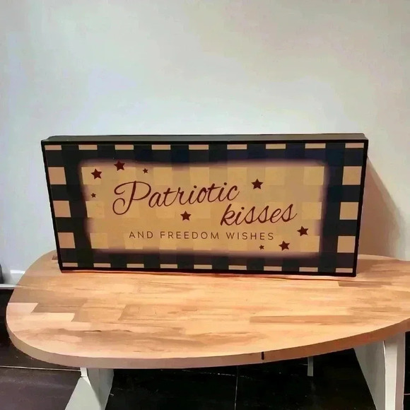 "Here Comes the Sun" and "Patriotic Kisses"  New W Tags Reversible Wooden Sign. - Picture 2 of 3